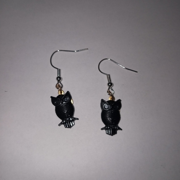 New perching owl metallic earrings hand crafted matte black - Picture 4 of 4